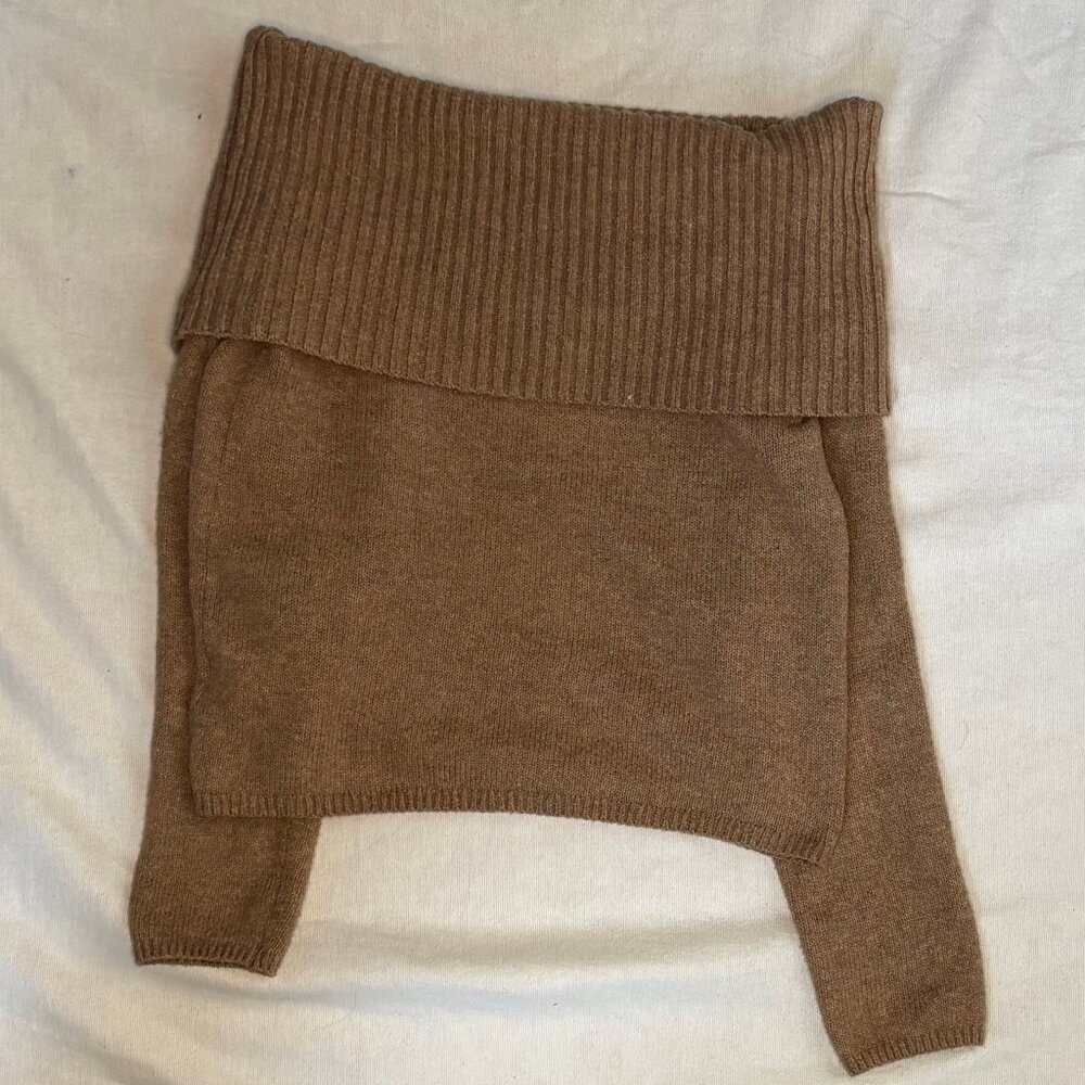 Old Navy Off-the-shoulder Sweater - Picture 2 of 3